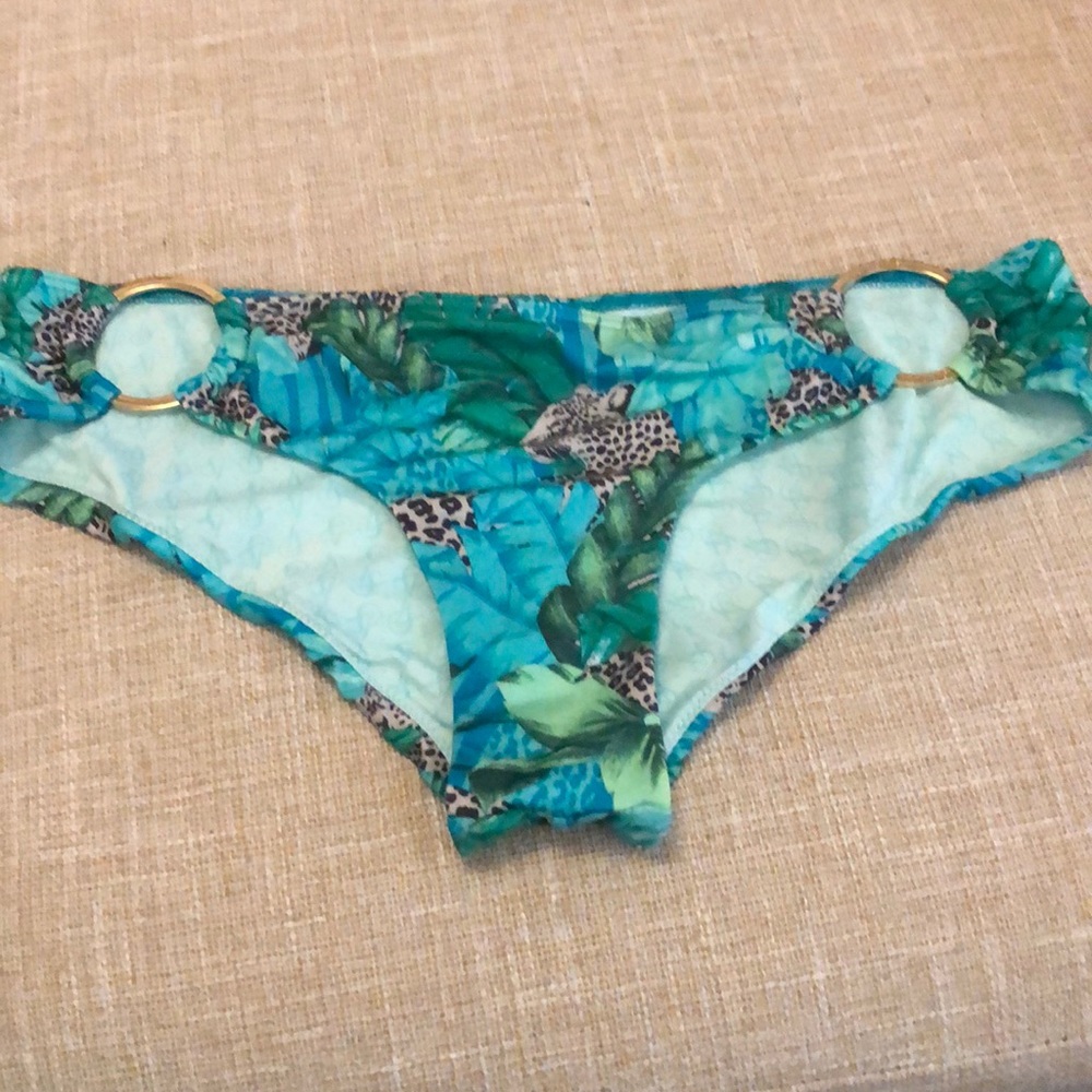Victoria’s Secret bikini - Picture 4 of 5